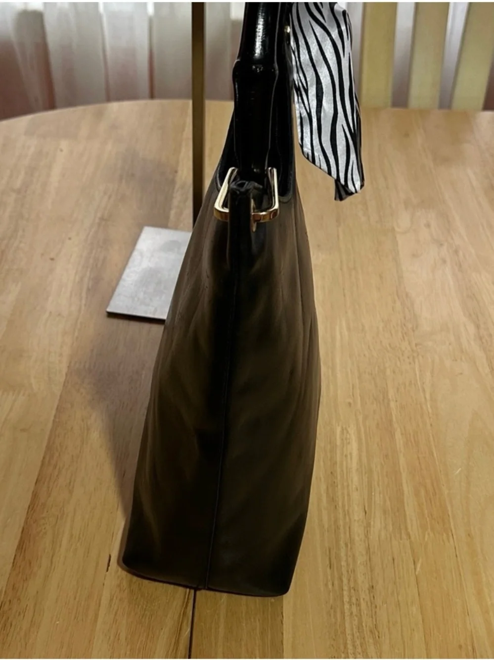 Gucci Black Leather Shoulder Bag with Zebra-Print Scarf - Picture 11 of 11